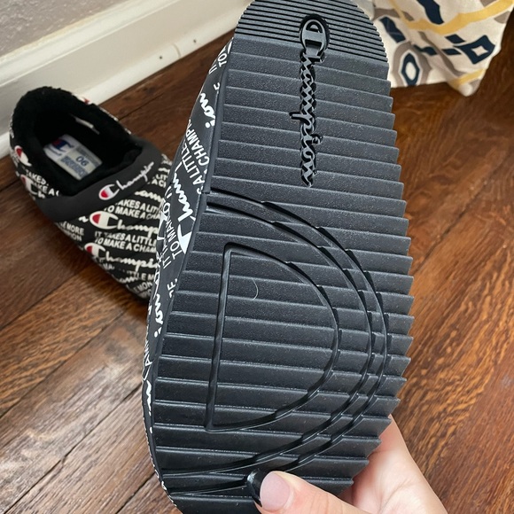 Slippers - Picture 4 of 4